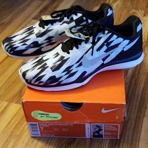 NWT! Nike Shoes